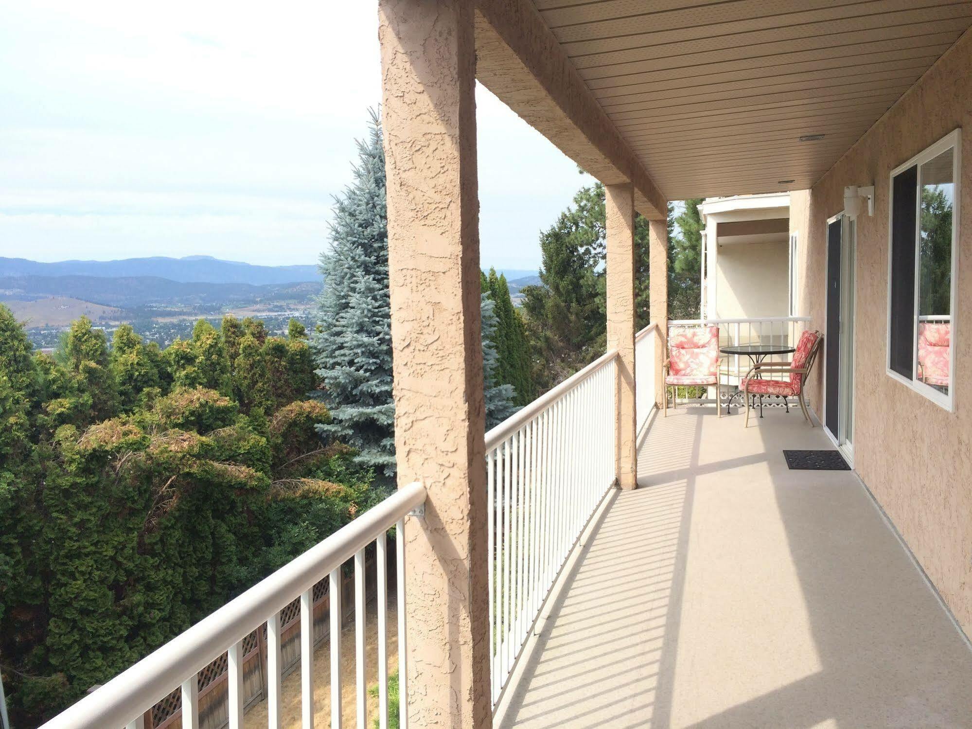 Acker Vacation Rentals ケロウナ エクステリア 写真