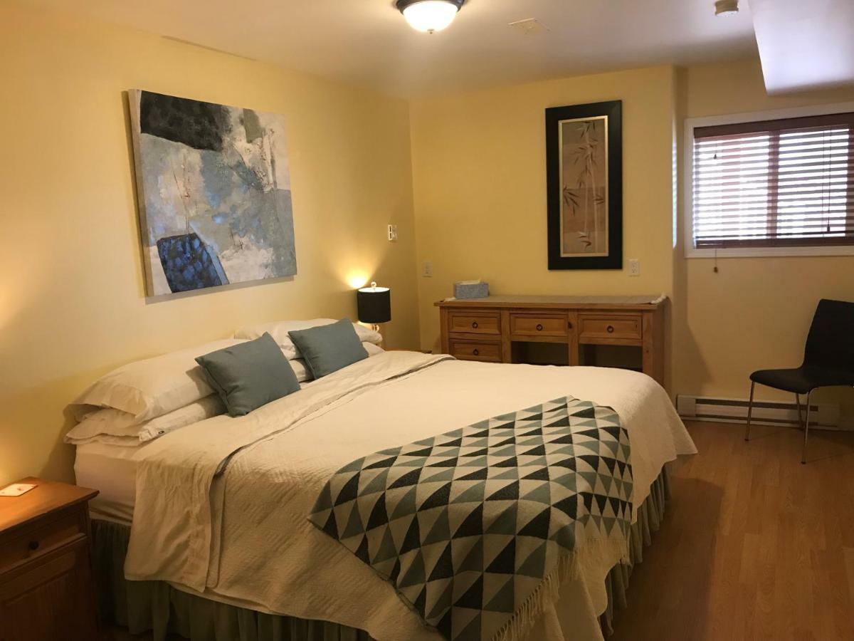 Acker Vacation Rentals ケロウナ エクステリア 写真
